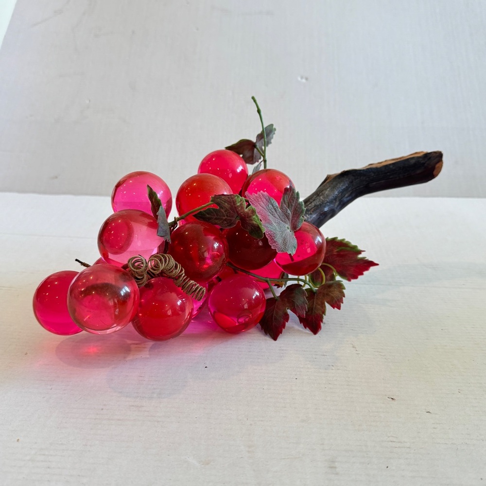 Vintage 14” Mid Century Modern Decorative Lucite Grape Cluster Magenta Pink - Picture 6 of 17